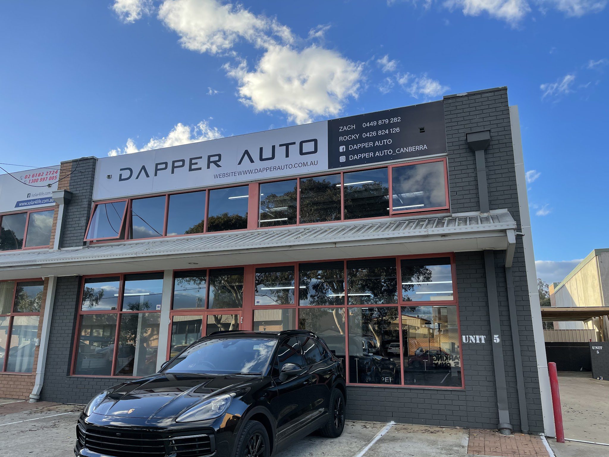 Dapper Auto